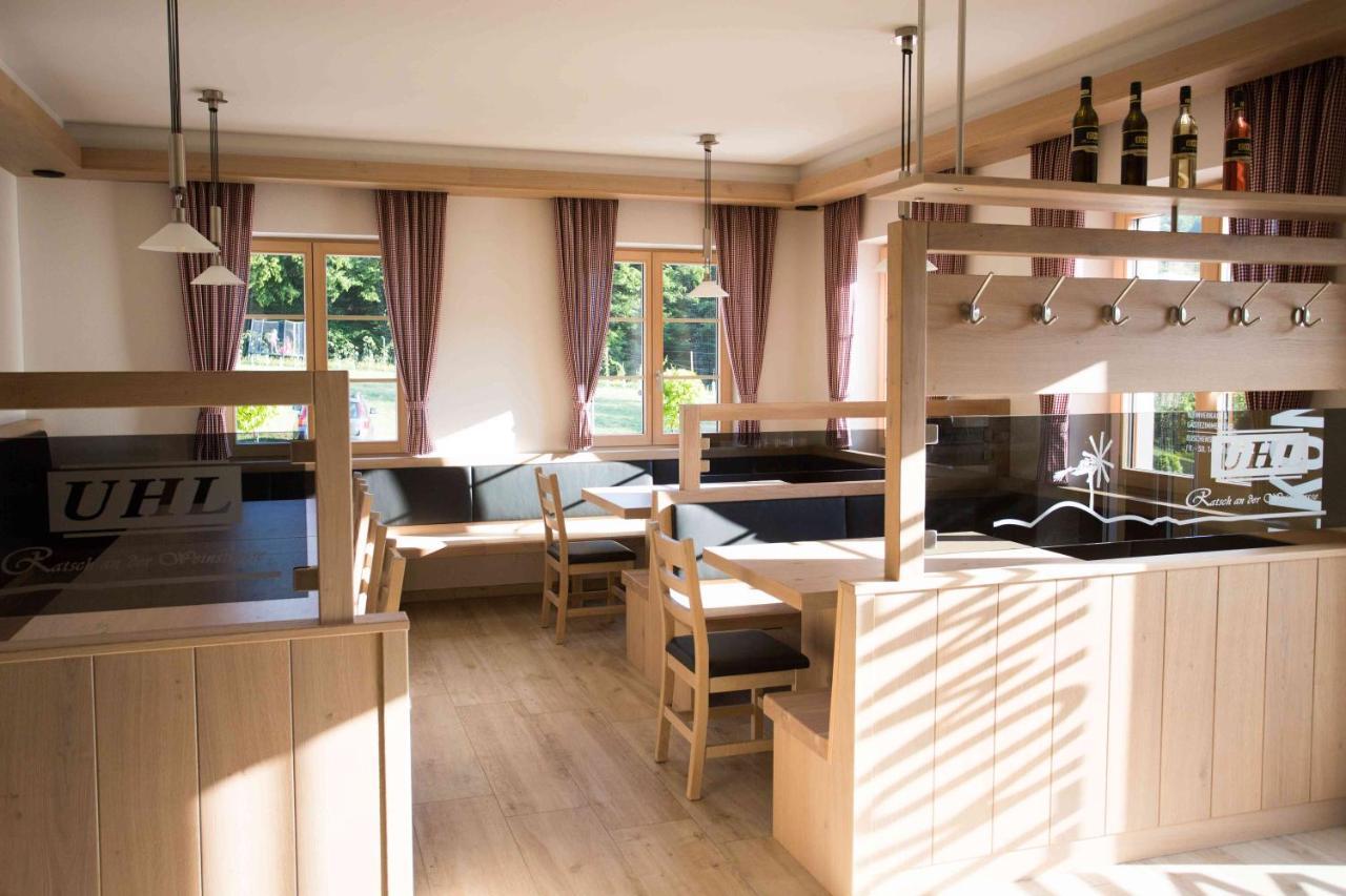Weingut-Gaestezimmer Uhl Ratsch an der Weinstraße Esterno foto