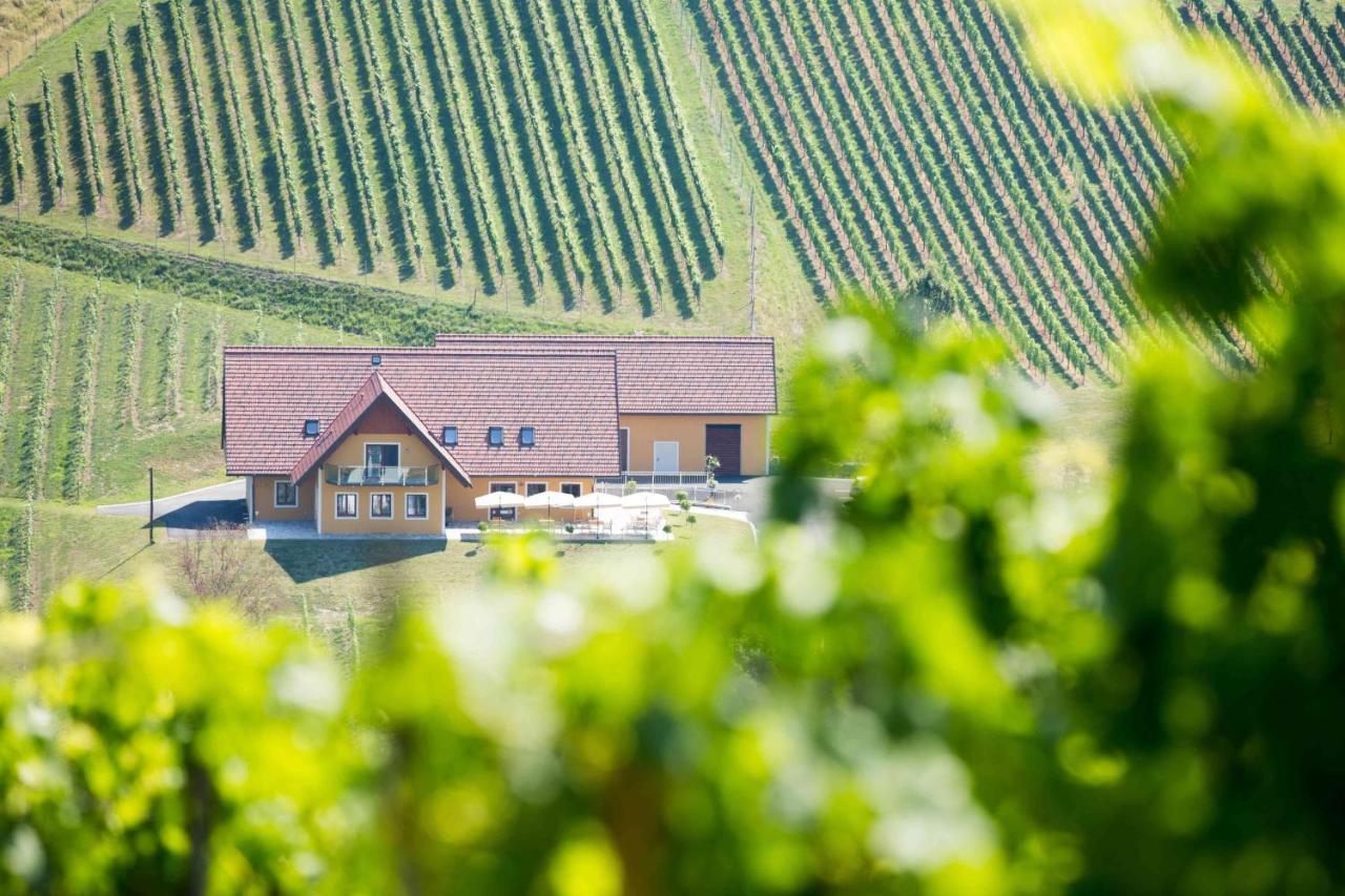Weingut-Gaestezimmer Uhl Ratsch an der Weinstraße Esterno foto