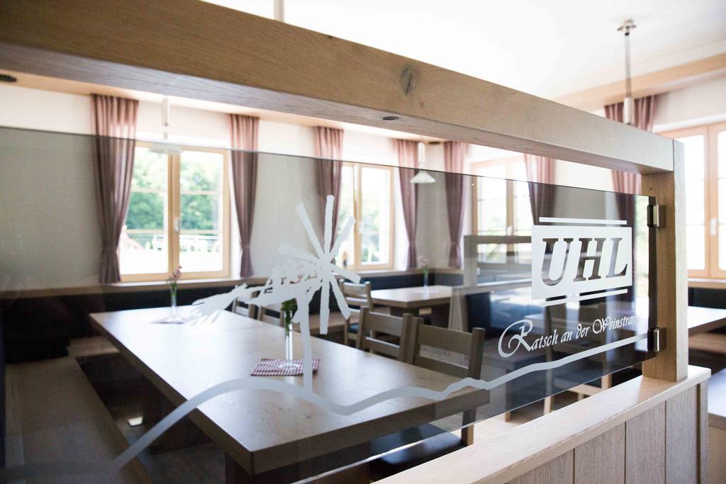 Weingut-Gaestezimmer Uhl Ratsch an der Weinstraße Esterno foto