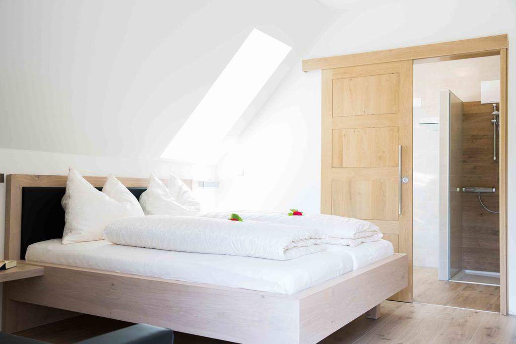 Weingut-Gaestezimmer Uhl Ratsch an der Weinstraße Esterno foto